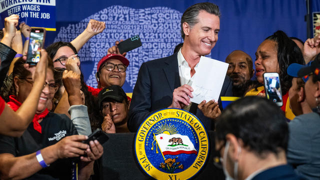 Gov. Newsom Signs Bill Raising Fast Food Workers Minimum Wage To $20 