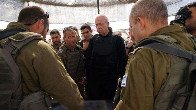 Israeli defense minister meets with troops at Gaza border 