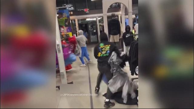 nike-store-flash-mob-robbery.jpg 